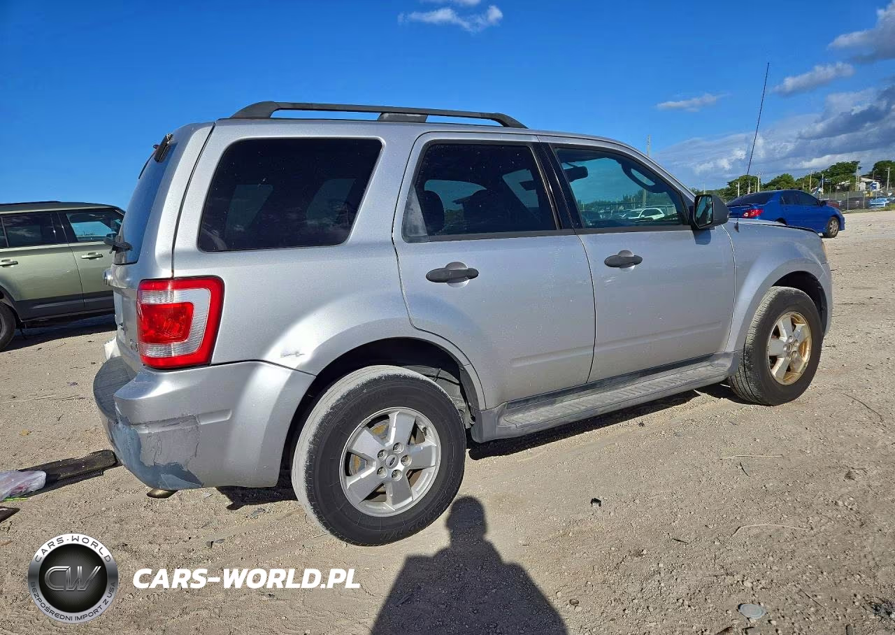 2010 Ford Escape Xlt VIN:1FMCU0DG8AKB43806 - 3
