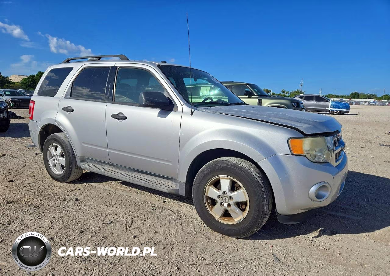 2010 Ford Escape Xlt VIN:1FMCU0DG8AKB43806 - 4
