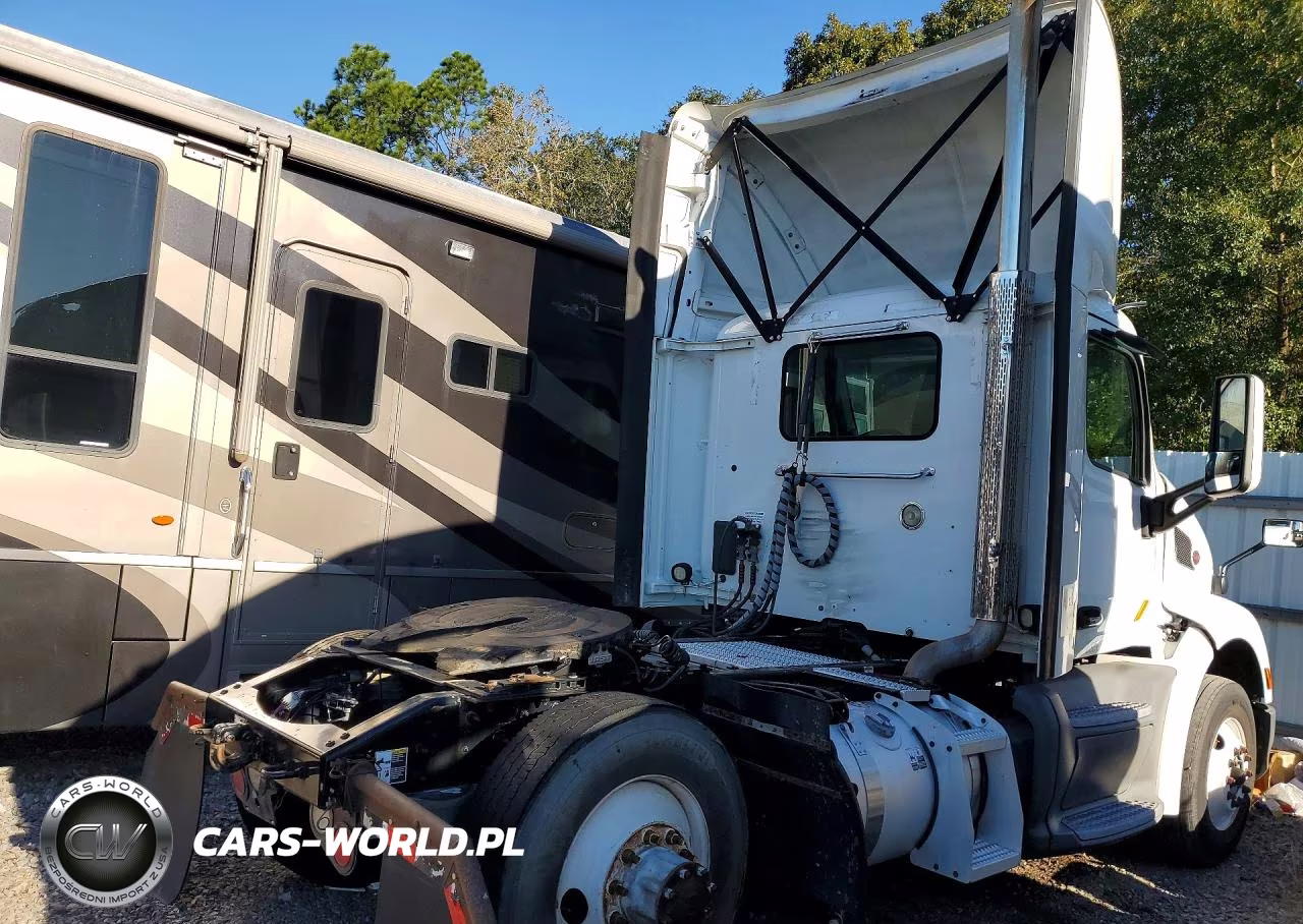 2018 Peterbilt 579 - Semi Truck VIN:1XPBA48X2JD478394 - 3