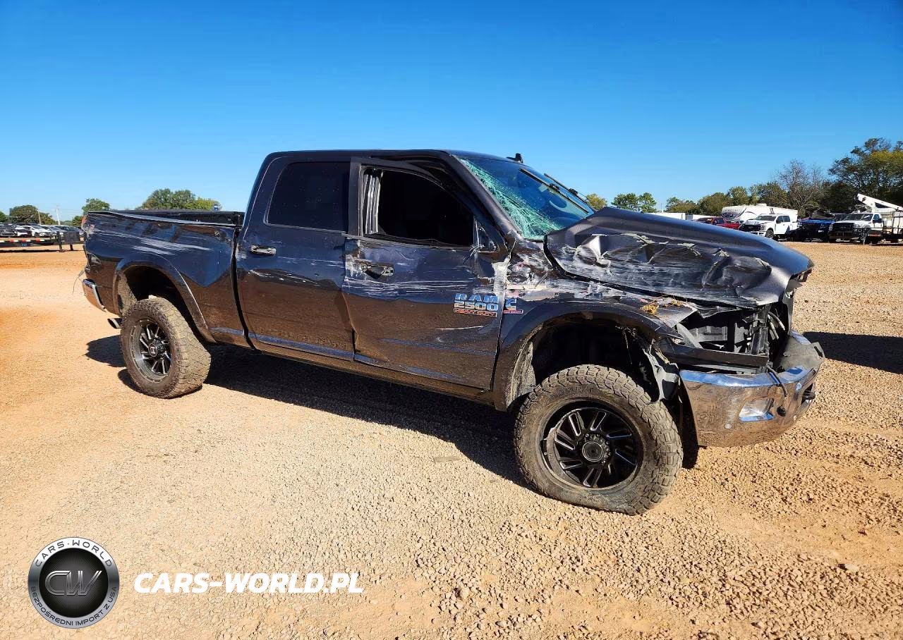 2017 Ram 2500 Laramie VIN:3C6UR5FL1HG620800 - 4