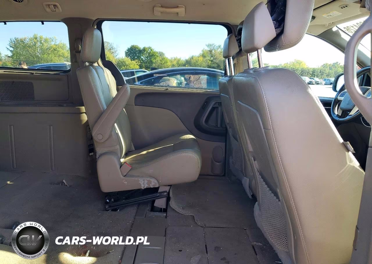 2014 Chrysler Town & Country Touring VIN:2C4RC1BG1ER409071 - 11