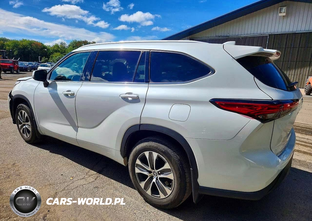 2022 Toyota Highlander Xle VIN:5TDGZRBH5NS580930 - 2