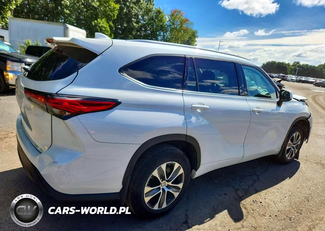 2022 Toyota Highlander Xle VIN:5TDGZRBH5NS580930 - 3