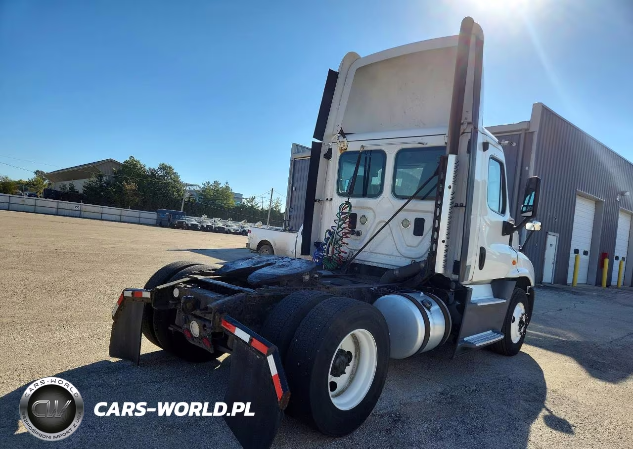 2016 Freightliner Cascadia 125 Semi Truck VIN:1FUBGEDV1GLHC5775 - 3