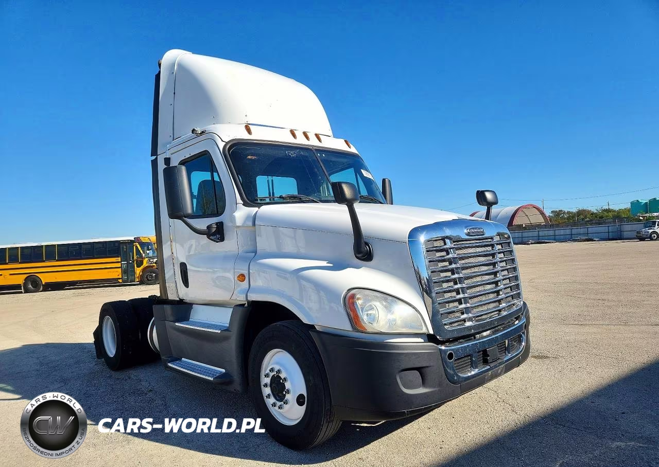 2016 Freightliner Cascadia 125 Semi Truck VIN:1FUBGEDV1GLHC5775 - 4