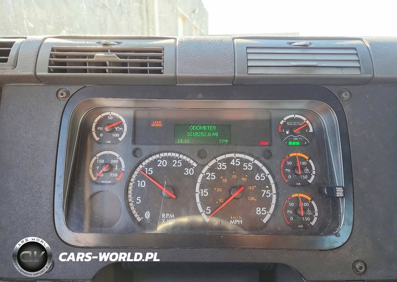 2016 Freightliner Cascadia 125 Semi Truck VIN:1FUBGEDV1GLHC5775 - 9