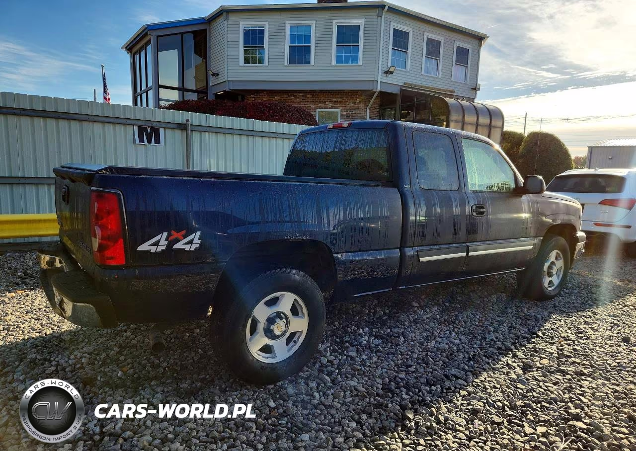 2005 Chevrolet Silverado K1500 VIN:2GCEK19VX51161164 - 3
