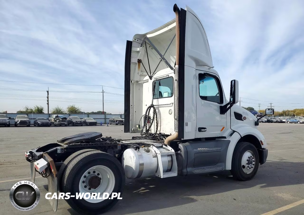 2018 Peterbilt 579 Semi Truck VIN:1XPBA48X3JD478260 - 3