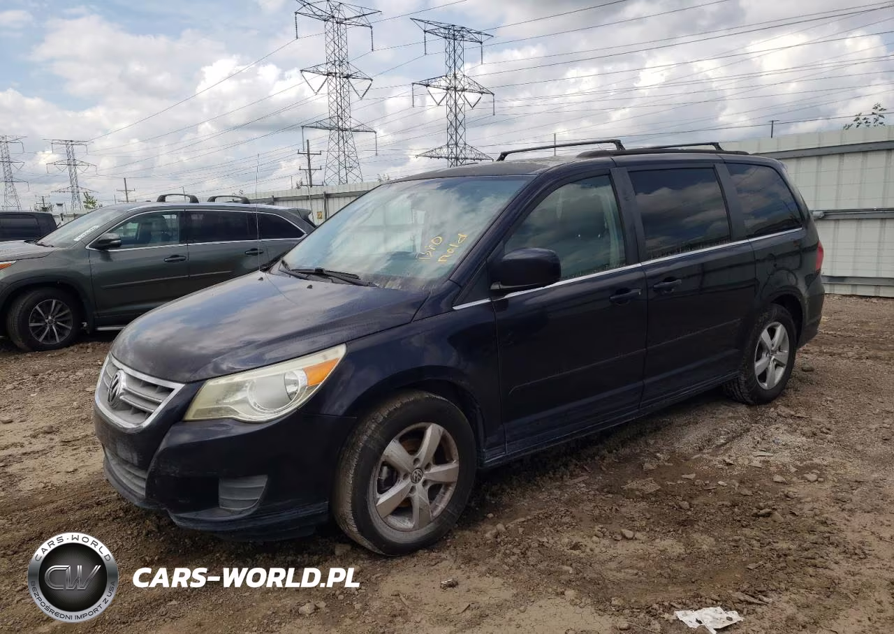2011 Volkswagen Routan Se
