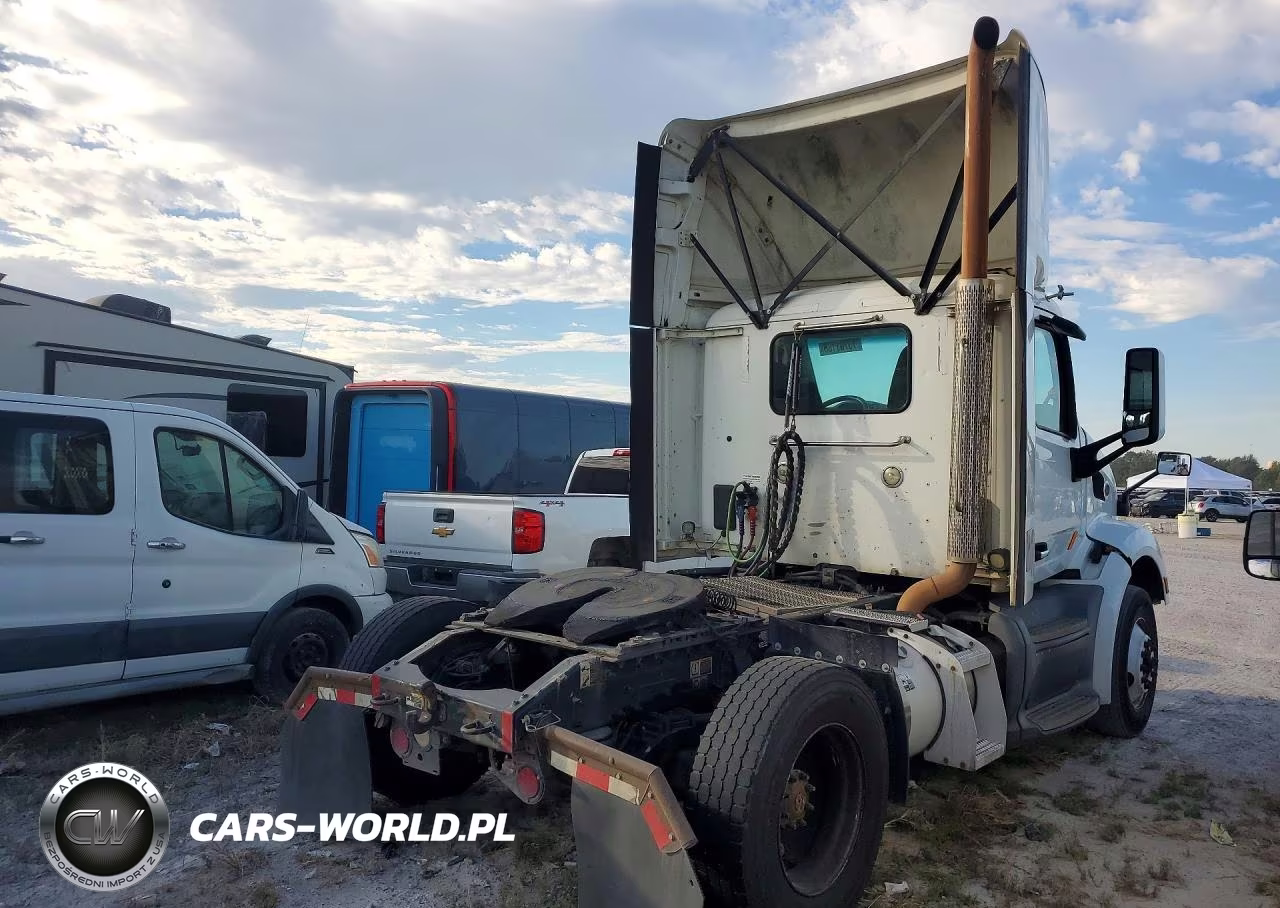 2018 Peterbilt 579 VIN:1XPBA48X5JD477322 - 3