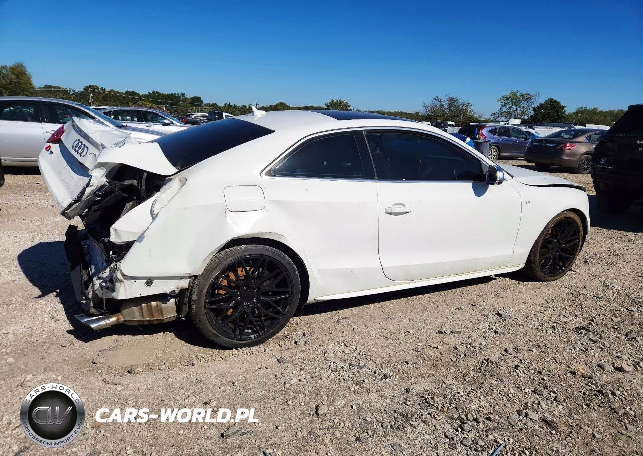 2010 Audi S5 Premium Plus VIN:WAUCVAFR6AA035807 - 3