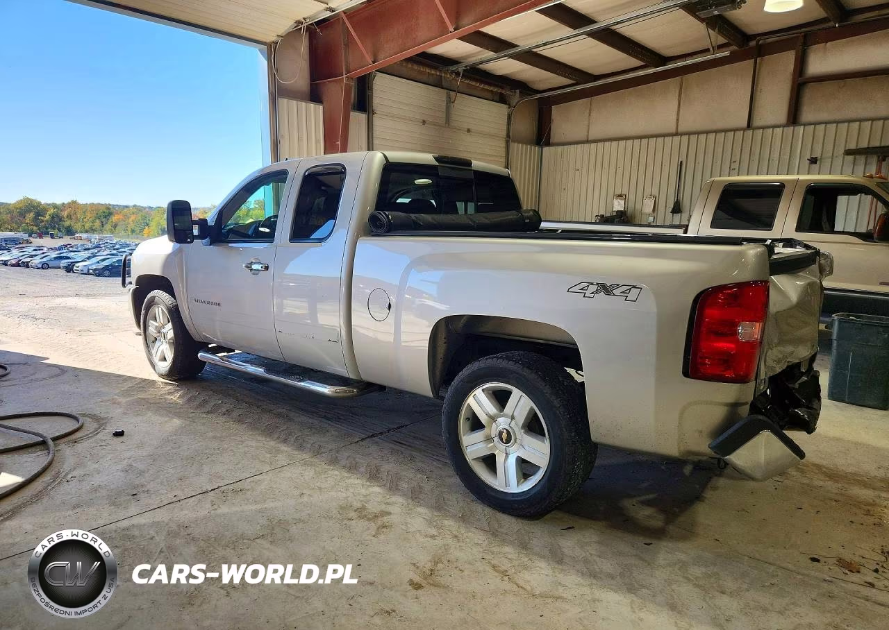 2008 Chevrolet Silverado K1500 VIN:2GCEK19J581323235 - 2