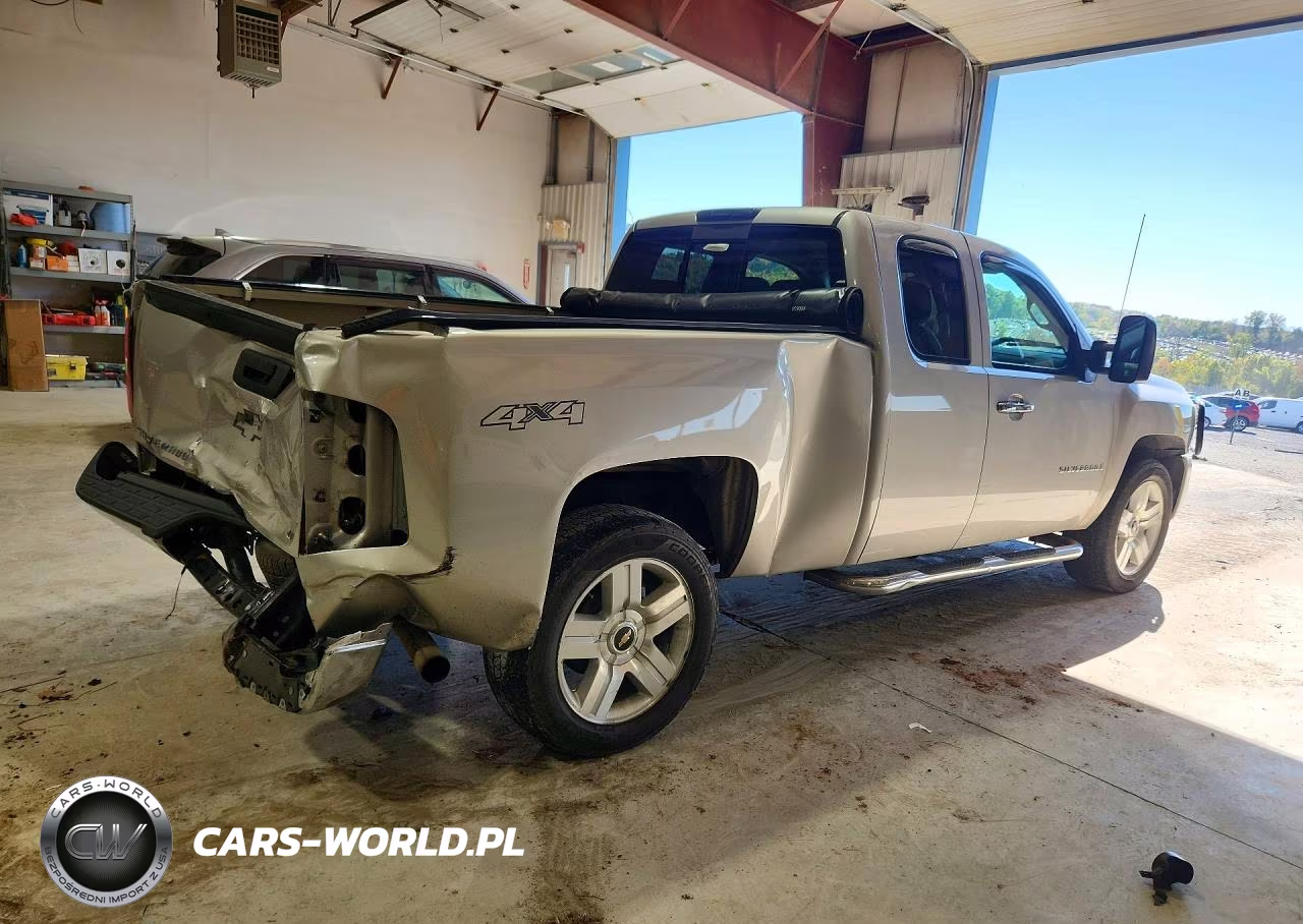 2008 Chevrolet Silverado K1500 VIN:2GCEK19J581323235 - 3