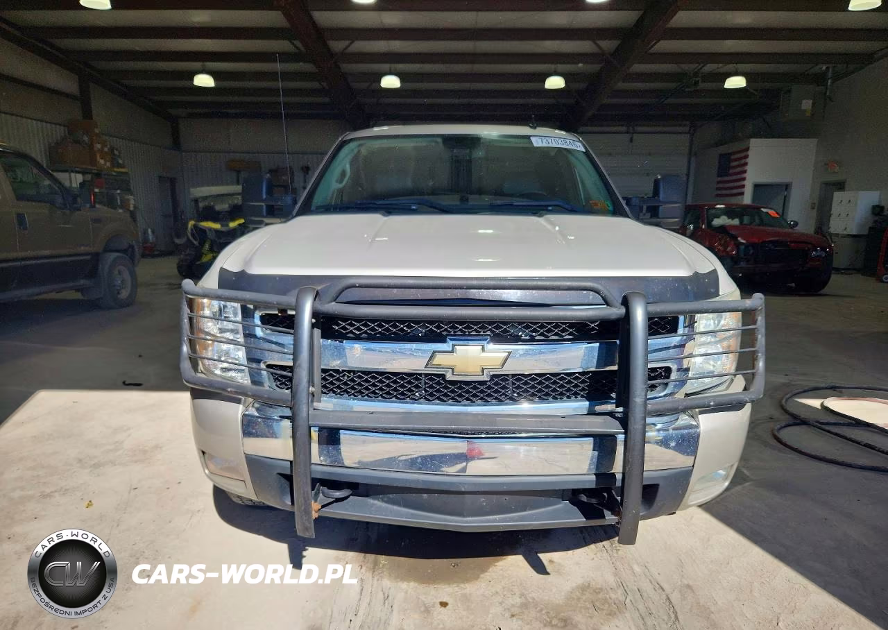2008 Chevrolet Silverado K1500 VIN:2GCEK19J581323235 - 5