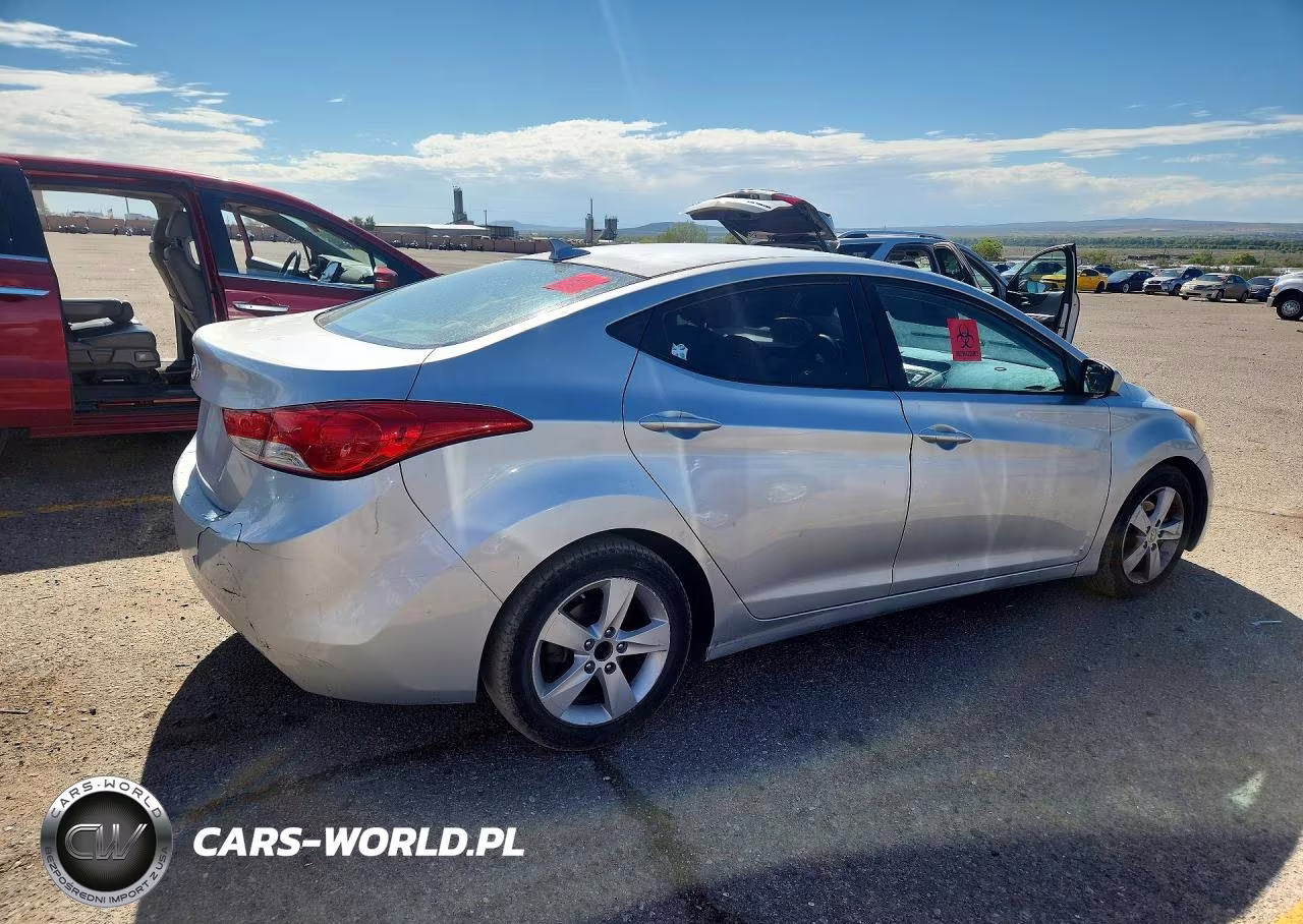 2013 Hyundai Elantra Gls VIN:5NPDH4AE8DH337584 - 3