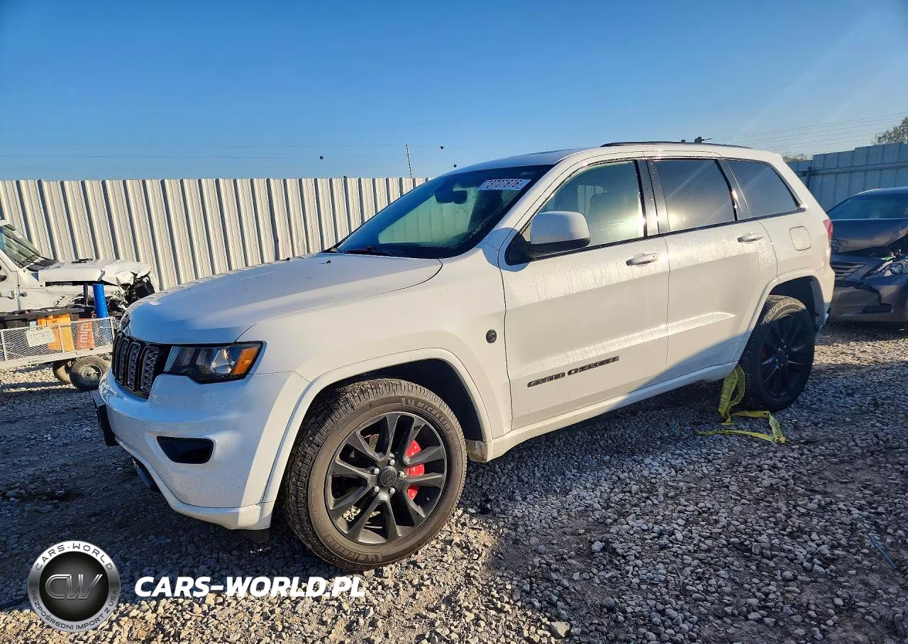 2018 Jeep Grand Cherokee Laredo VIN:1C4RJFAG4JC256807 - 1