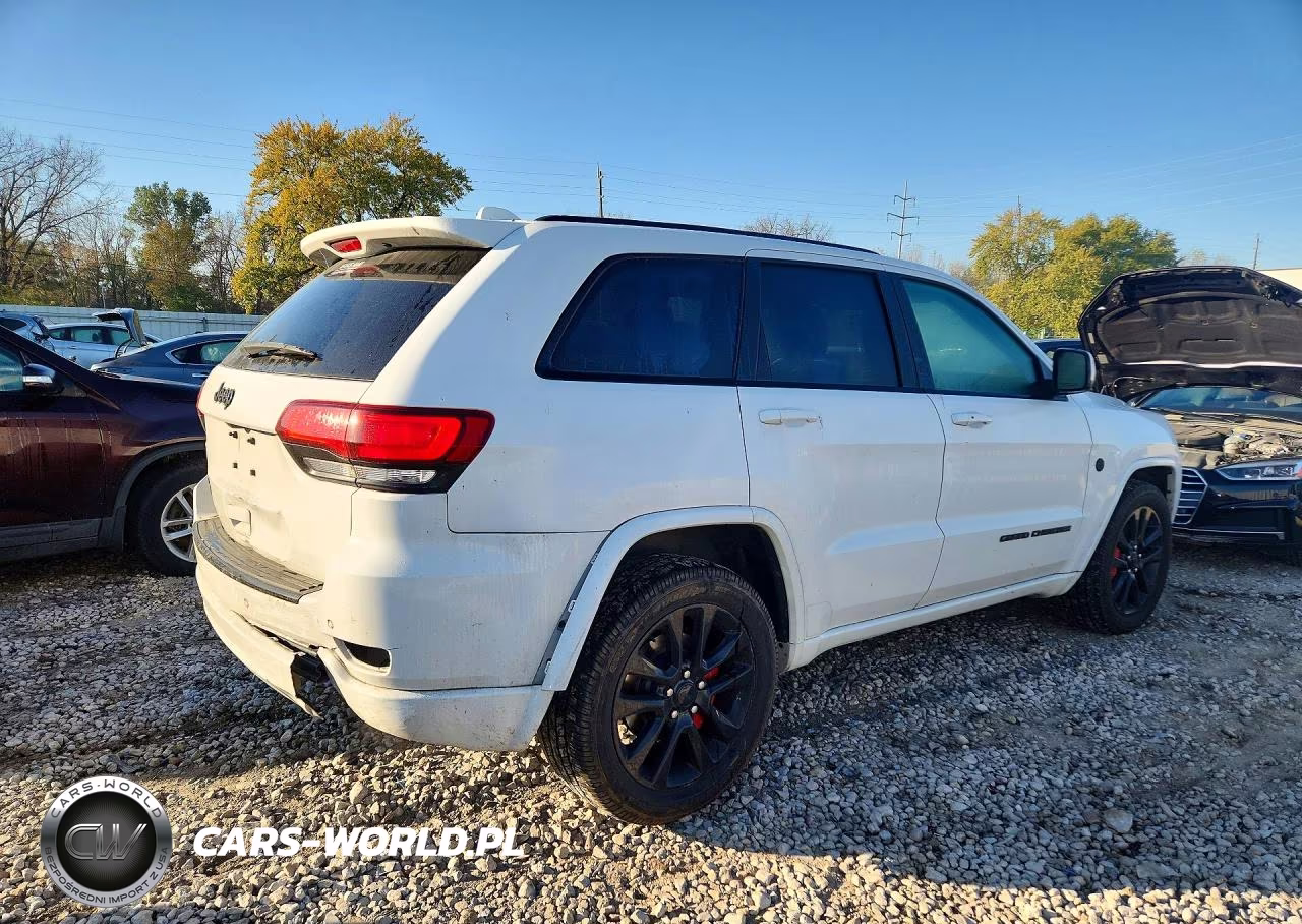 2018 Jeep Grand Cherokee Laredo VIN:1C4RJFAG4JC256807 - 3