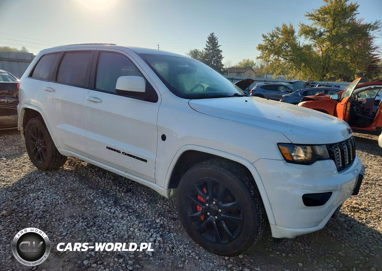 2018 Jeep Grand Cherokee Laredo VIN:1C4RJFAG4JC256807 - 4