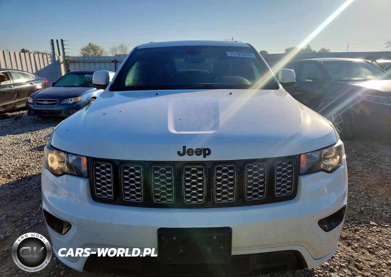 2018 Jeep Grand Cherokee Laredo VIN:1C4RJFAG4JC256807 - 5