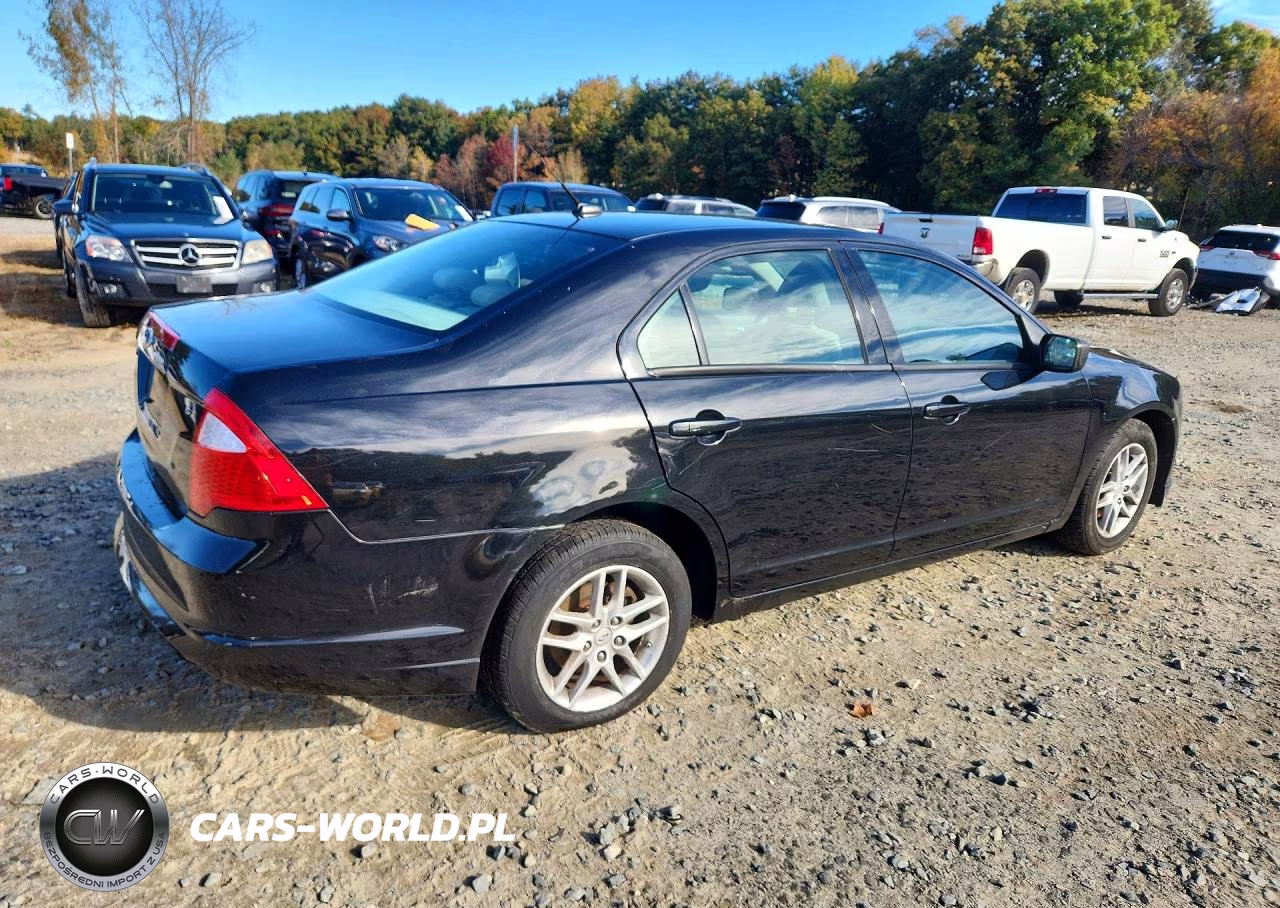 2010 Ford Fusion S VIN:3FAHP0GA6AR359048 - 3