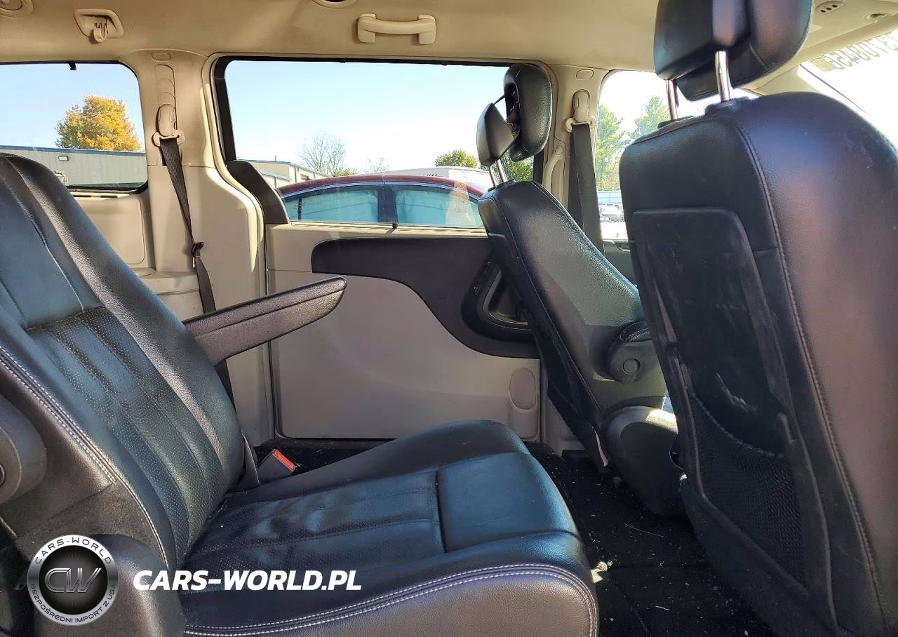 2015 Chrysler Town & Country Touring L VIN:2C4RC1CG8FR673808 - 11