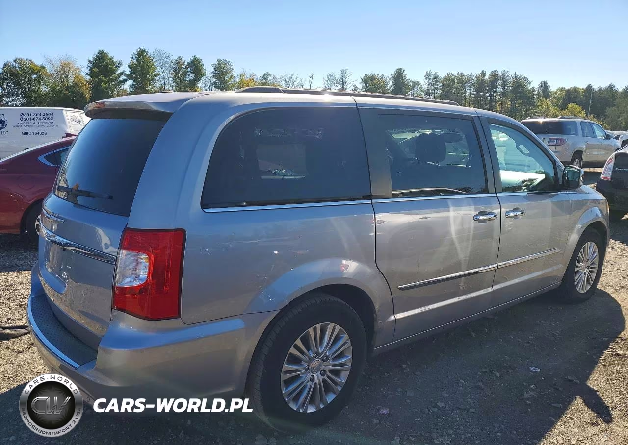 2015 Chrysler Town & Country Touring L VIN:2C4RC1CG8FR673808 - 3