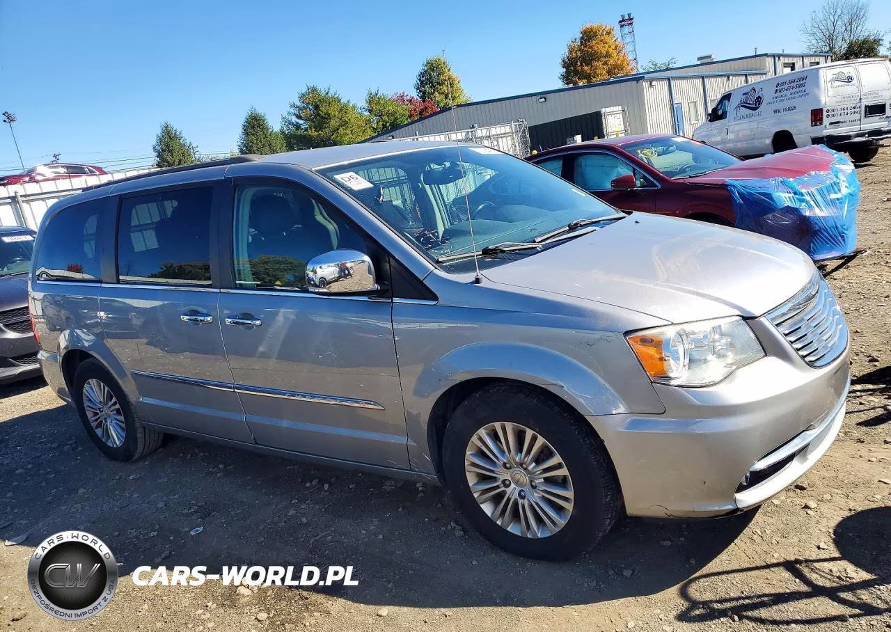 2015 Chrysler Town & Country Touring L VIN:2C4RC1CG8FR673808 - 4