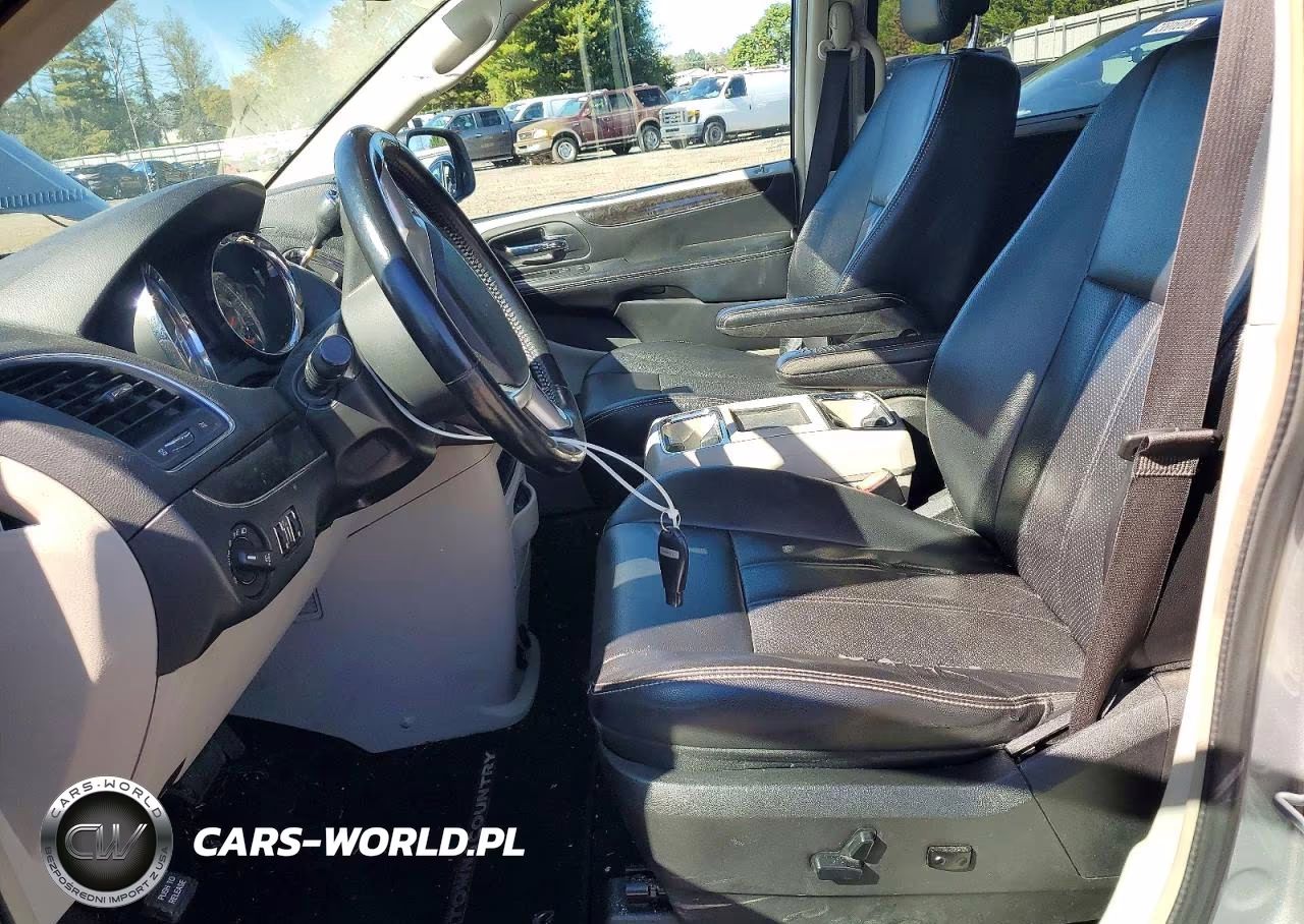 2015 Chrysler Town & Country Touring L VIN:2C4RC1CG8FR673808 - 7