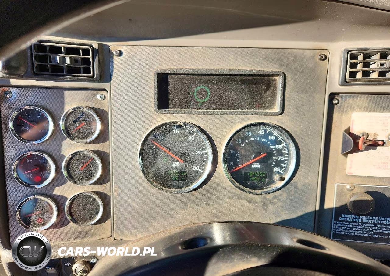 2015 Kenworth T370 Semi Truck VIN:2XKHAJ7X8FM462668 - 9