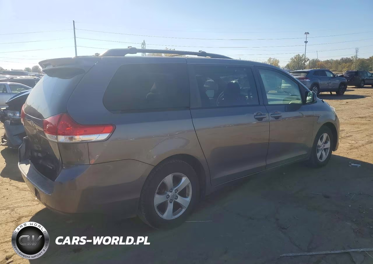 2014 Toyota Sienna Le VIN:5TDKK3DC2ES463755 - 3