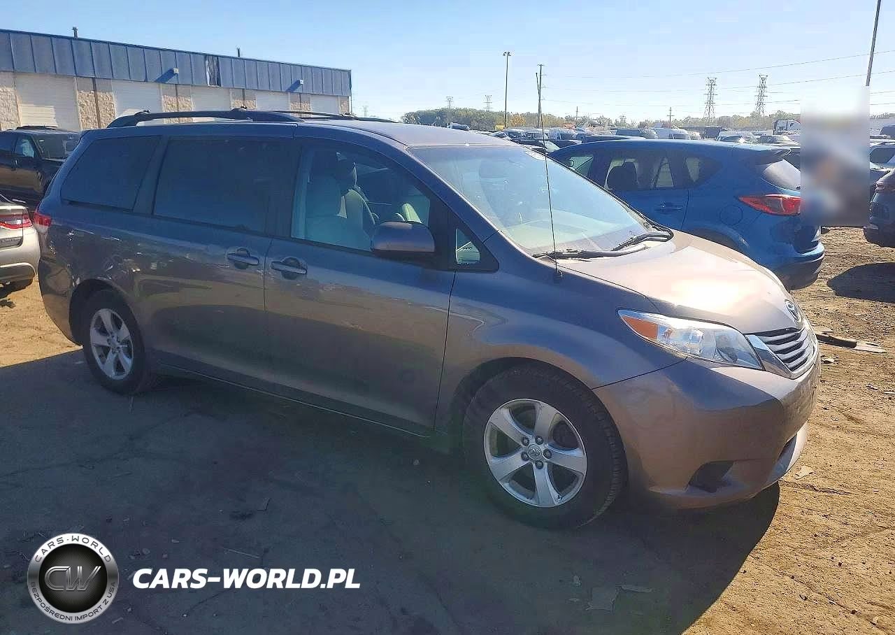 2014 Toyota Sienna Le VIN:5TDKK3DC2ES463755 - 4