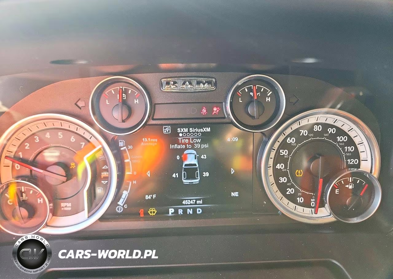 2015 Ram 1500 Laramie VIN:1C6RR6NG0FS677141 - 9