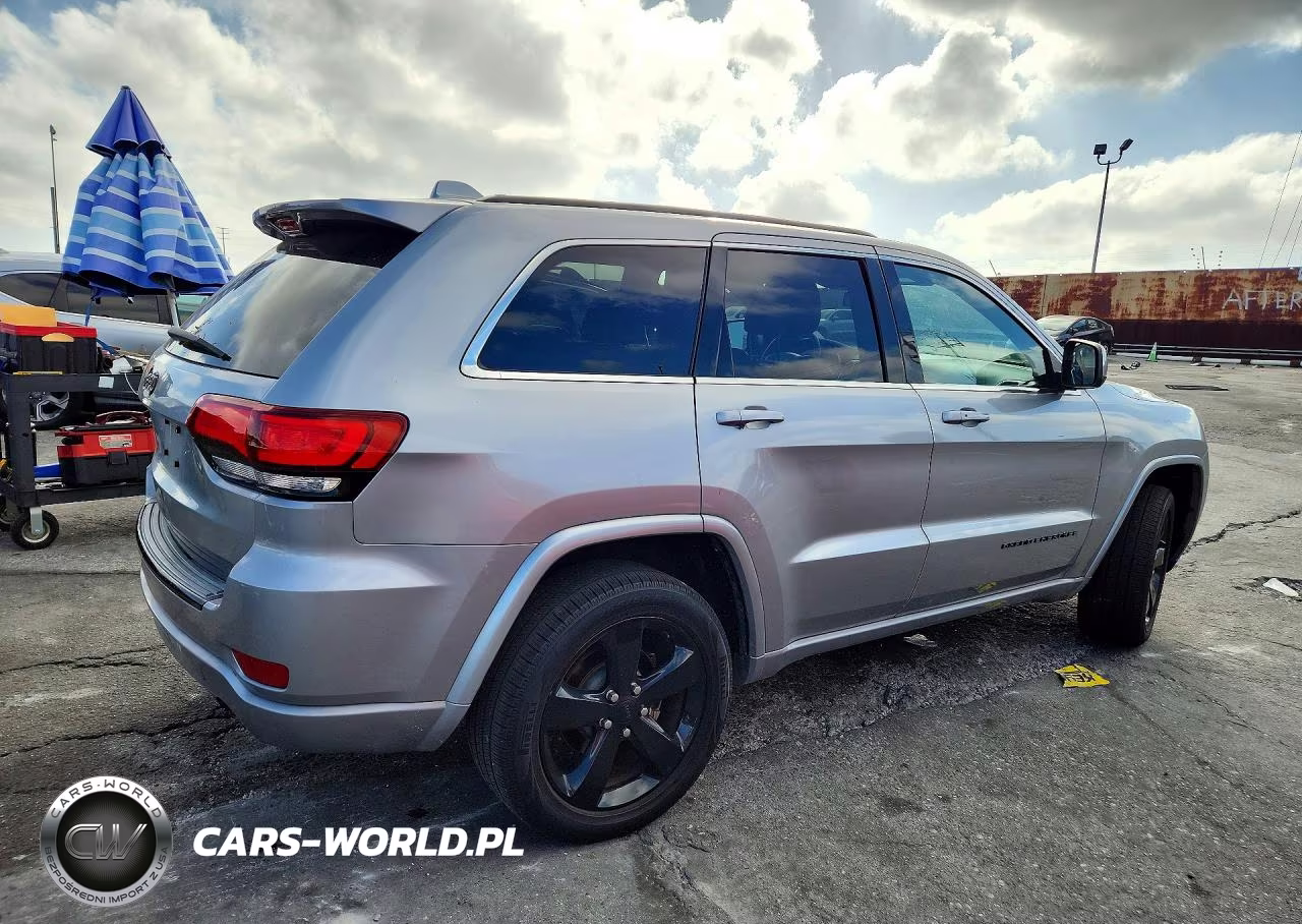 2015 Jeep Grand Cherokee Laredo VIN:1C4RJFAG7FC141786 - 3