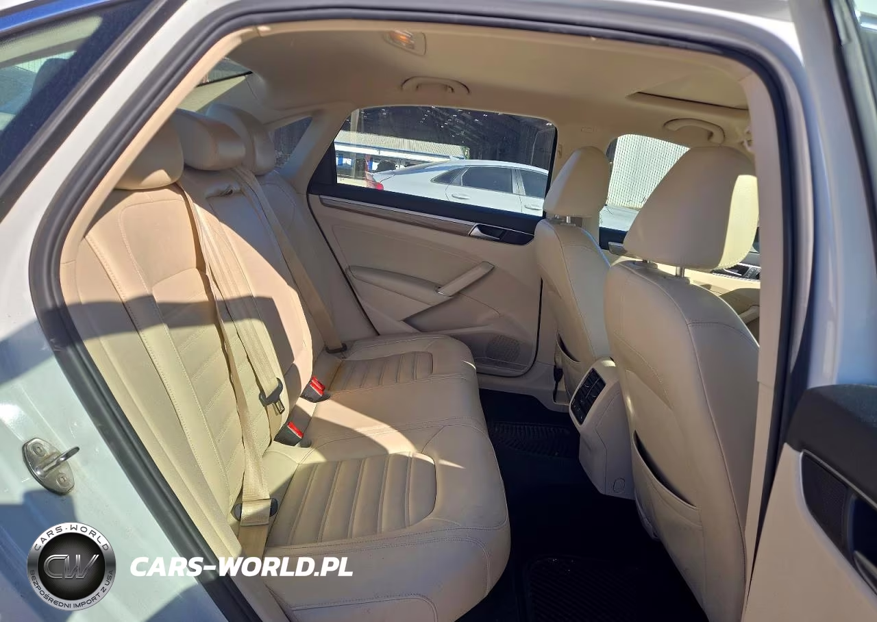 2018 Volkswagen Passat Sel Premium VIN:1VWCA7A3XJC034200 - 10