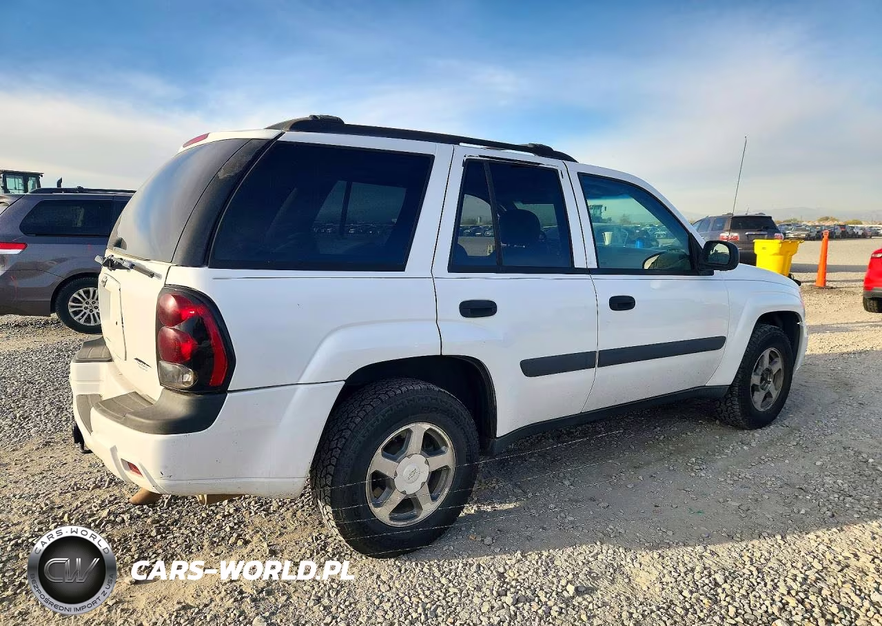 2005 Chevrolet Trailblazer Ls VIN:1GNDT13S852379943 - 3