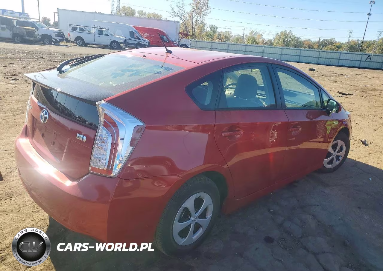 2015 Toyota Prius Two VIN:JTDKN3DU3F0445995 - 3