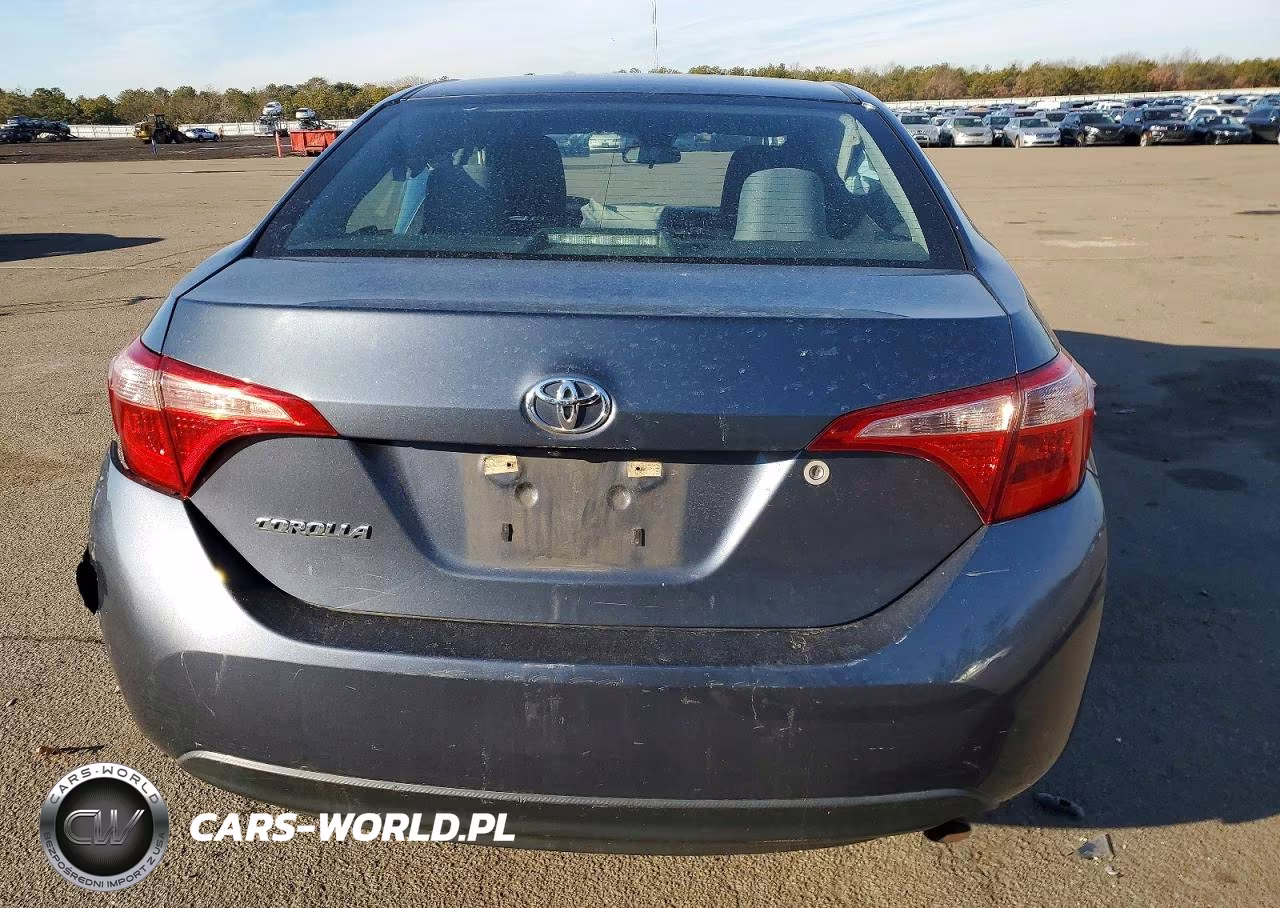 2018 Toyota Corolla L VIN:5YFBURHE8JP855666 - 6