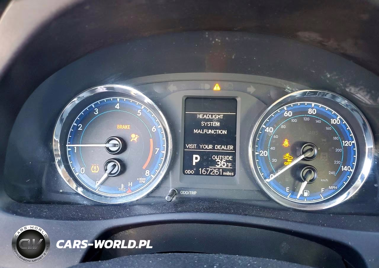 2018 Toyota Corolla L VIN:5YFBURHE8JP855666 - 9