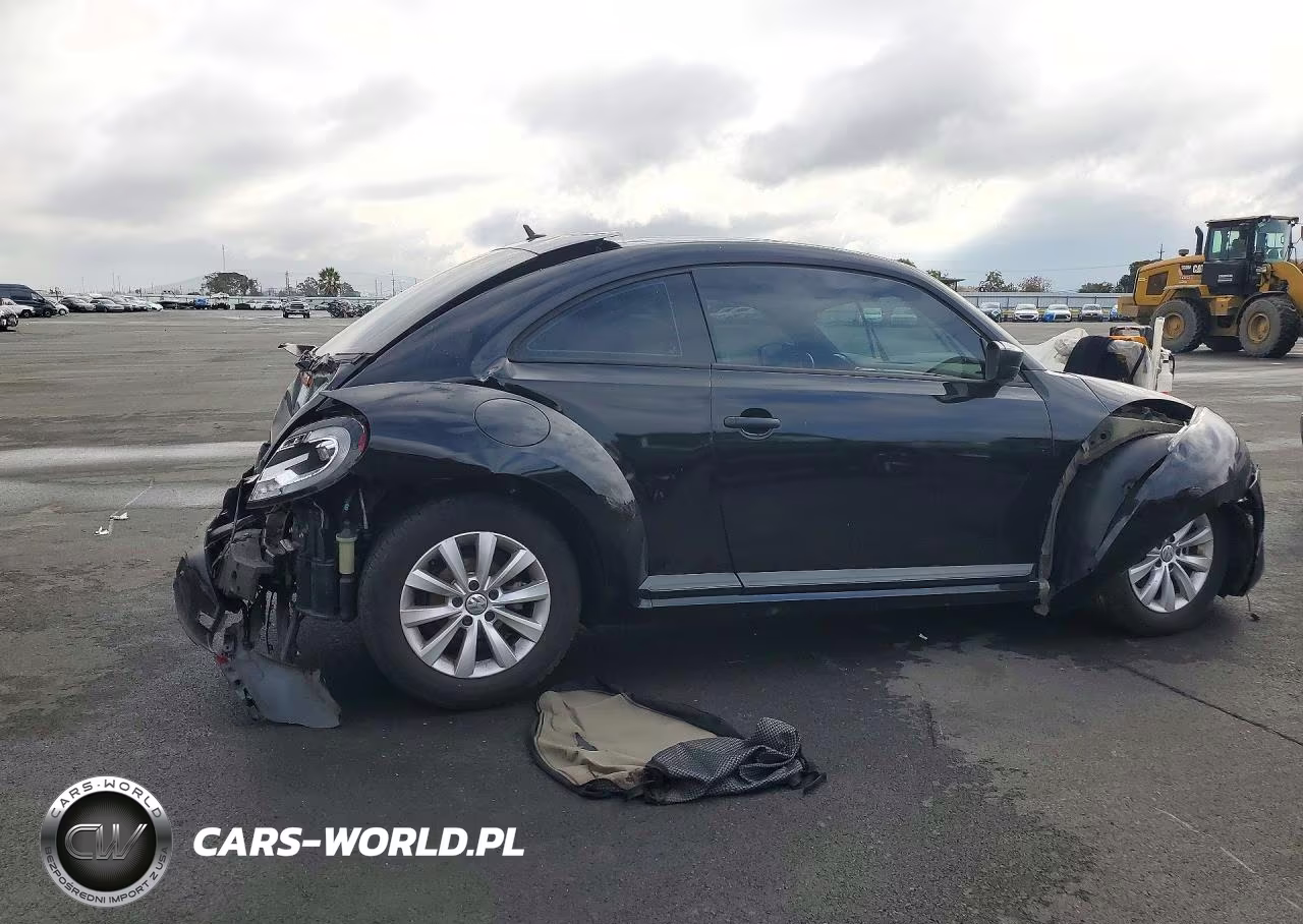 2018 Volkswagen Beetle S VIN:3VWFD7AT1JM716627 - 3
