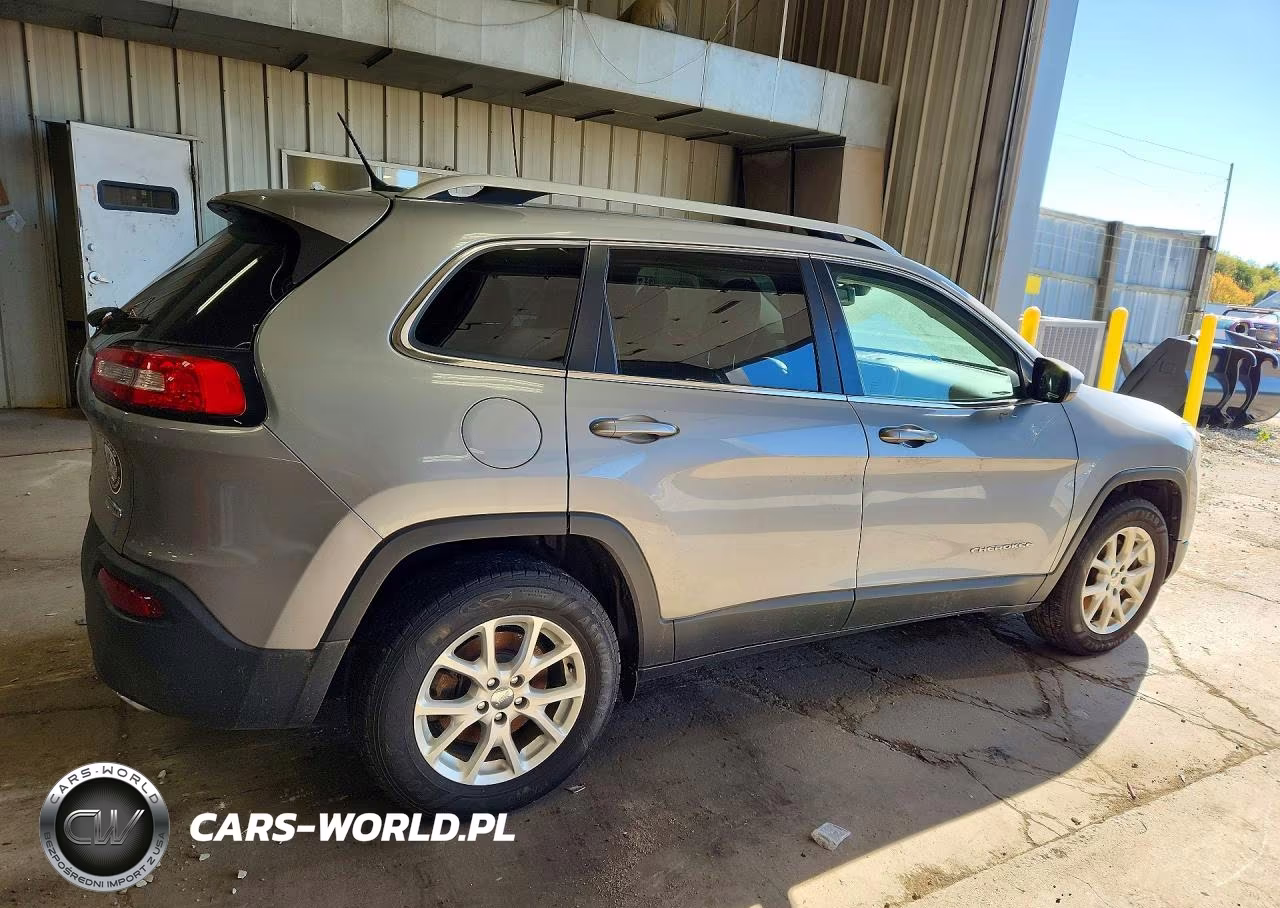 2015 Jeep Cherokee Latitude VIN:1C4PJMCS5FW774654 - 3