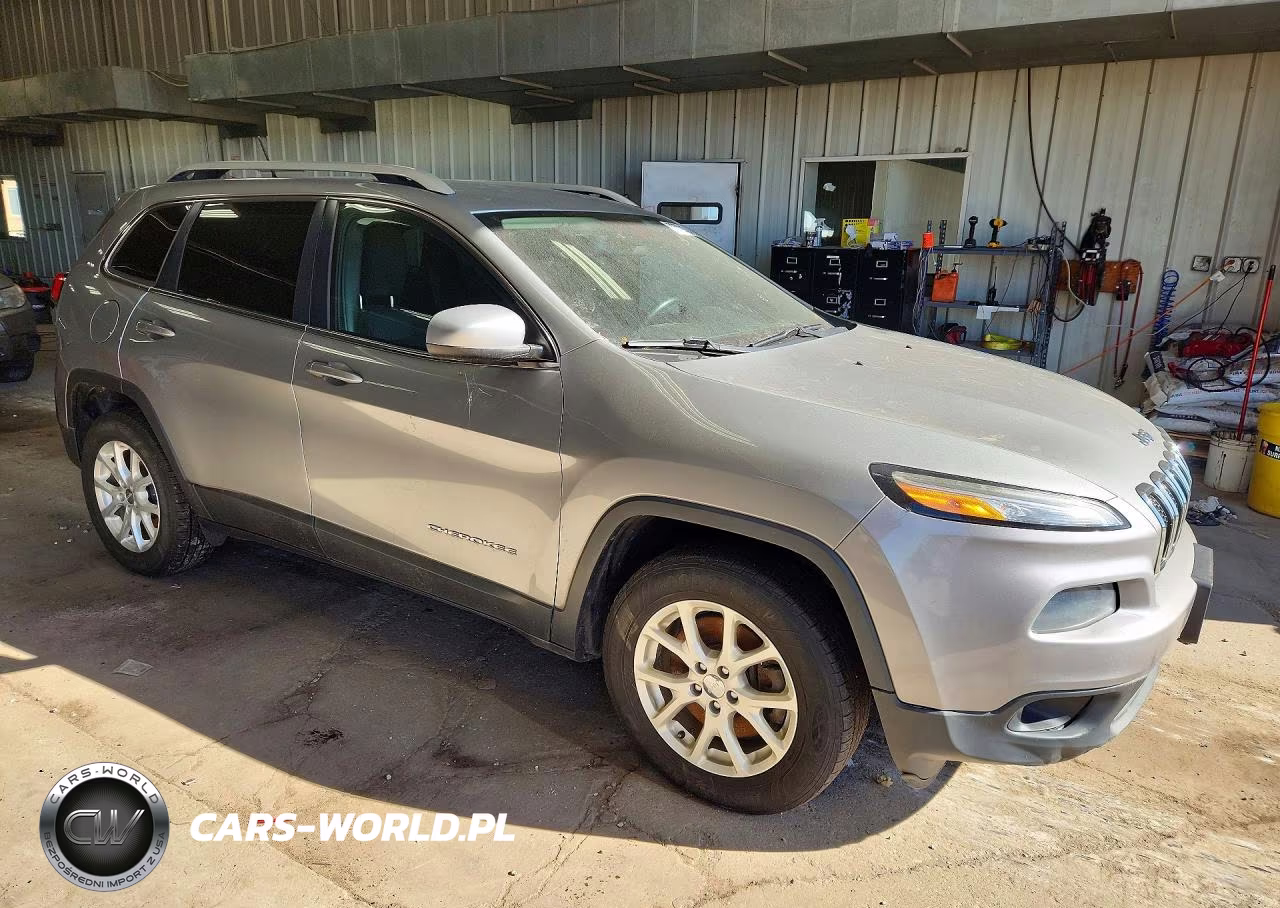 2015 Jeep Cherokee Latitude VIN:1C4PJMCS5FW774654 - 4