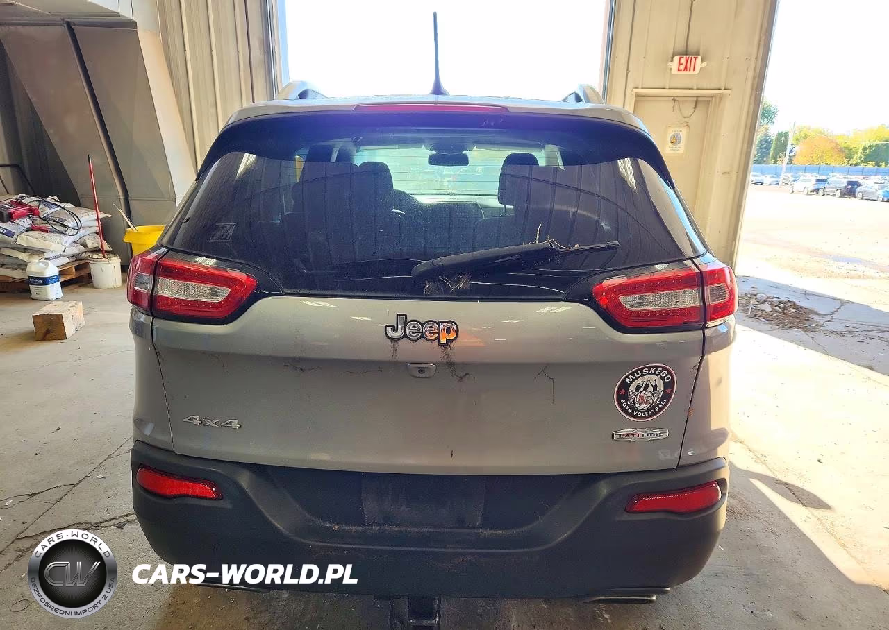 2015 Jeep Cherokee Latitude VIN:1C4PJMCS5FW774654 - 6
