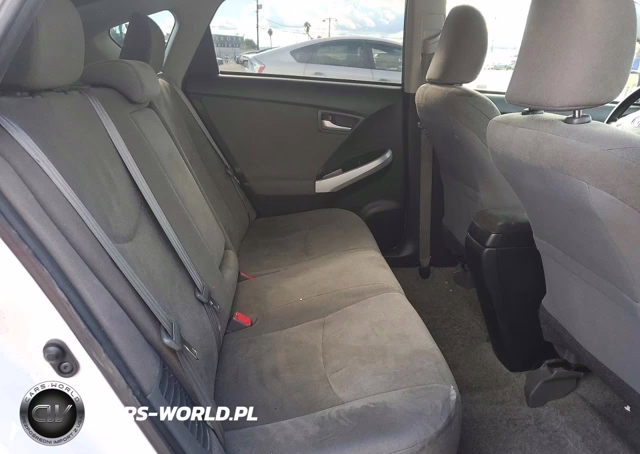 2015 Toyota Prius Two VIN:JTDKN3DUXF1910055 - 10