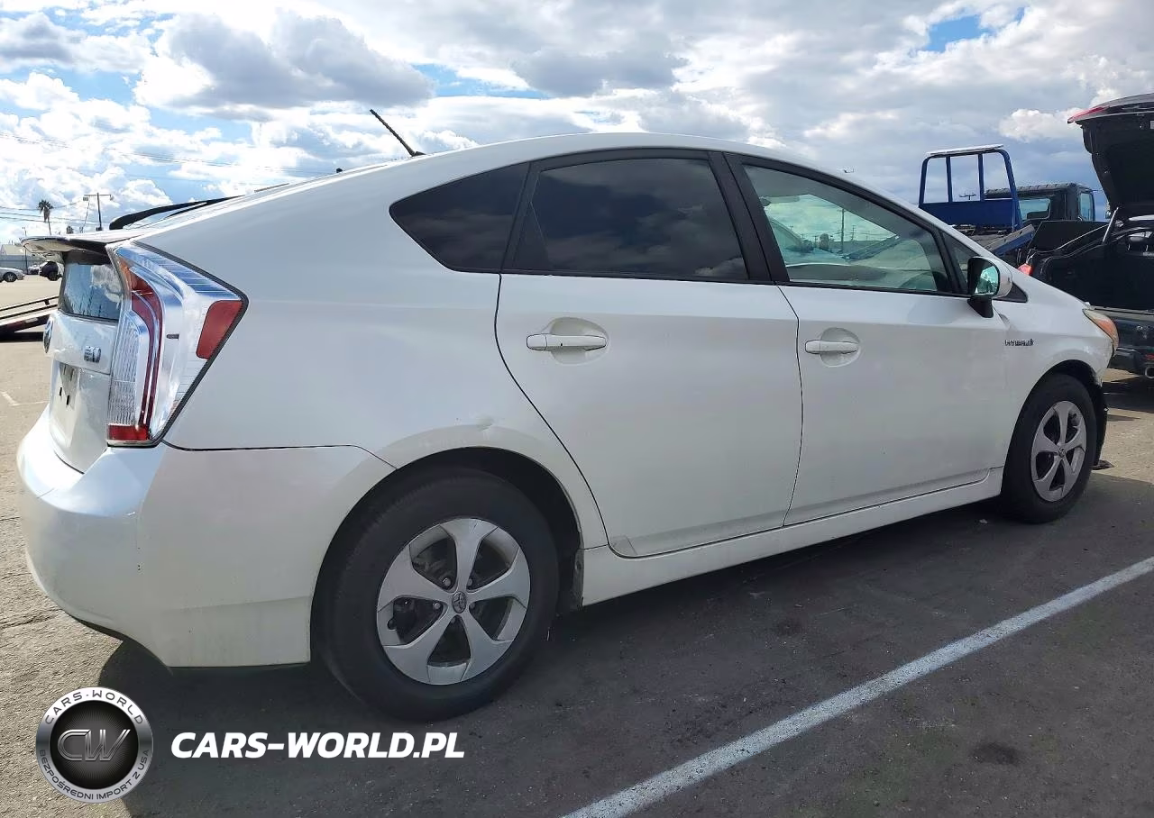 2015 Toyota Prius Two VIN:JTDKN3DUXF1910055 - 3