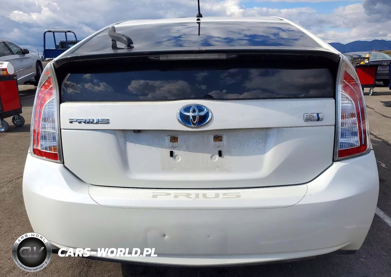 2015 Toyota Prius Two VIN:JTDKN3DUXF1910055 - 6