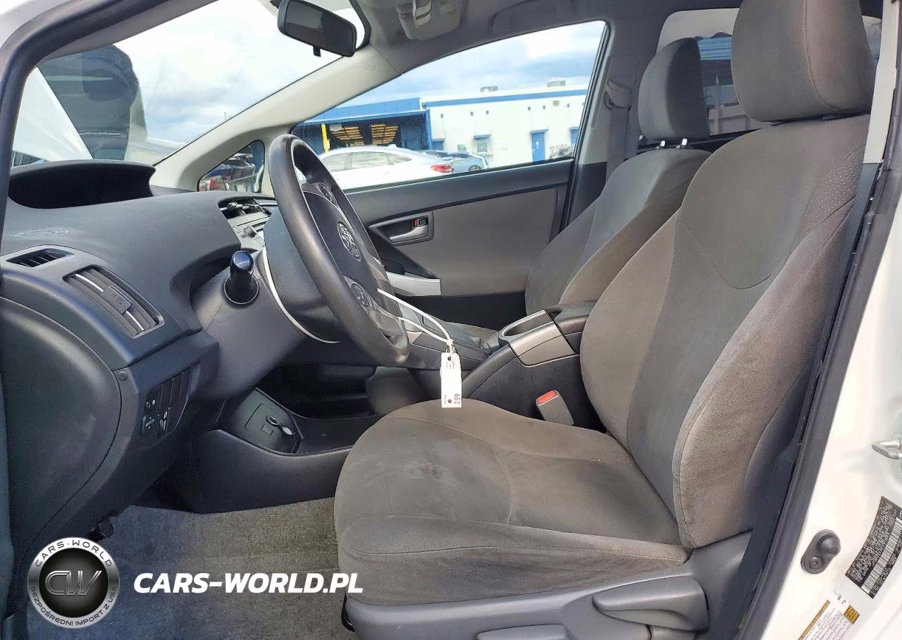 2015 Toyota Prius Two VIN:JTDKN3DUXF1910055 - 7