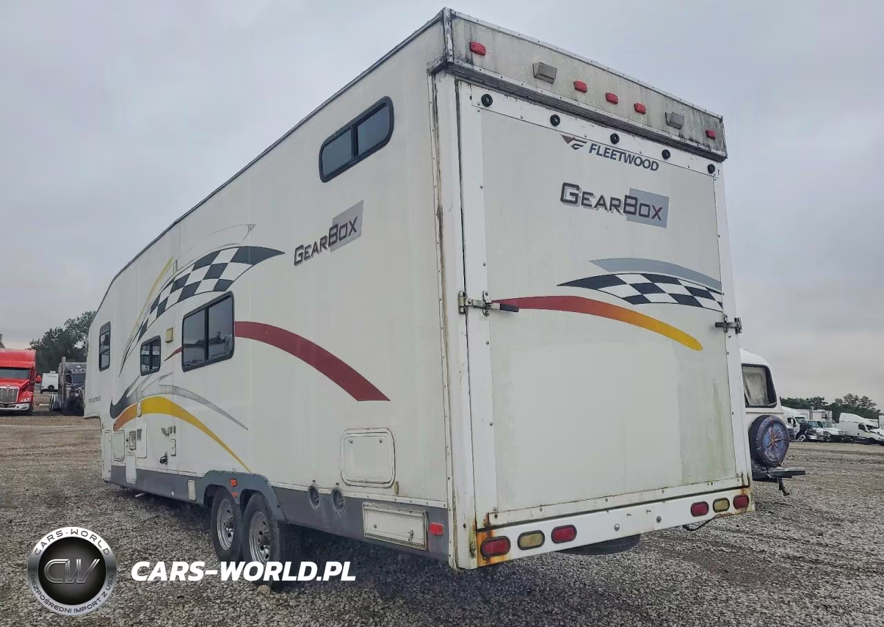 2005 Fleetwood Gearbox Camper VIN:4CE7F332051500702 - 3