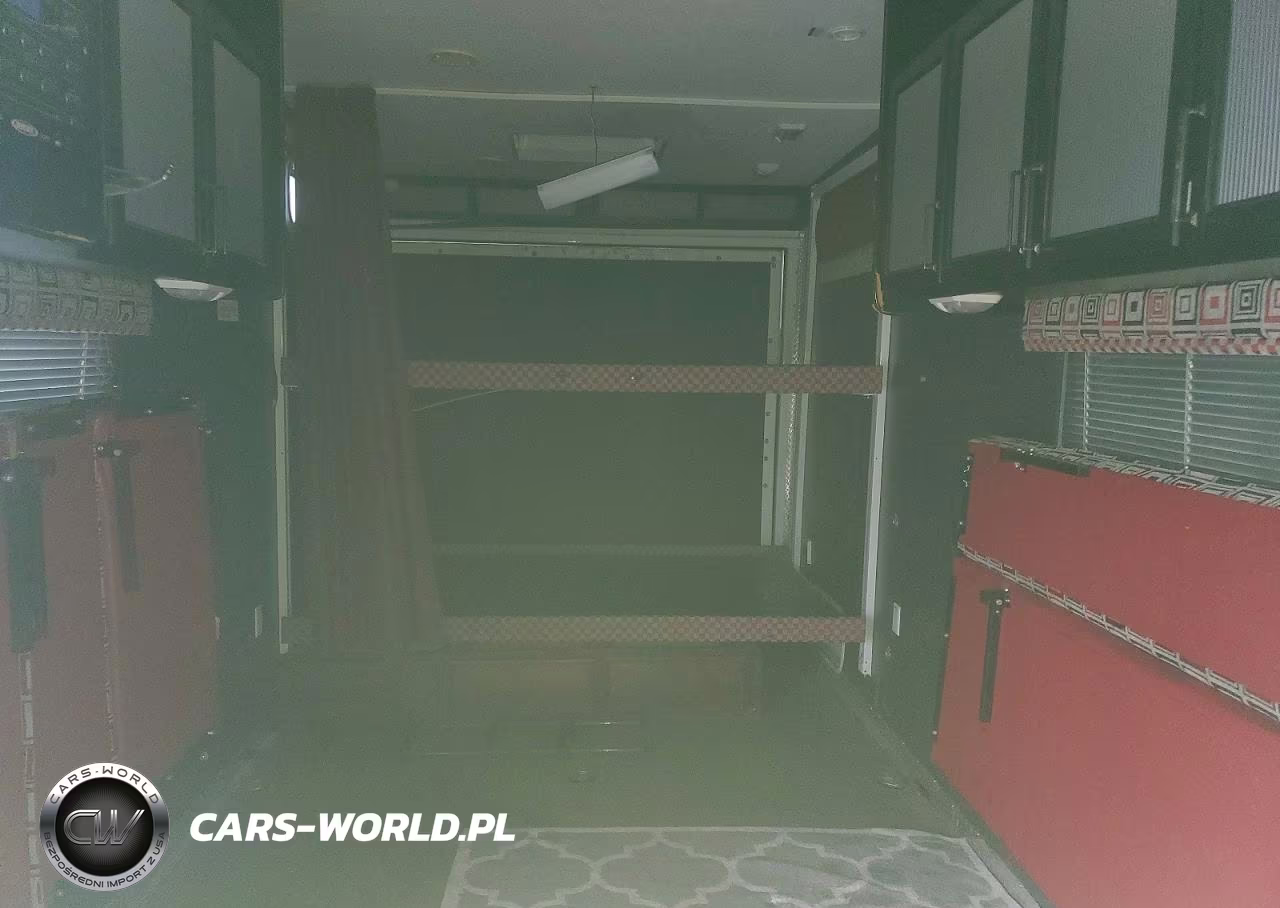 2005 Fleetwood Gearbox Camper VIN:4CE7F332051500702 - 8