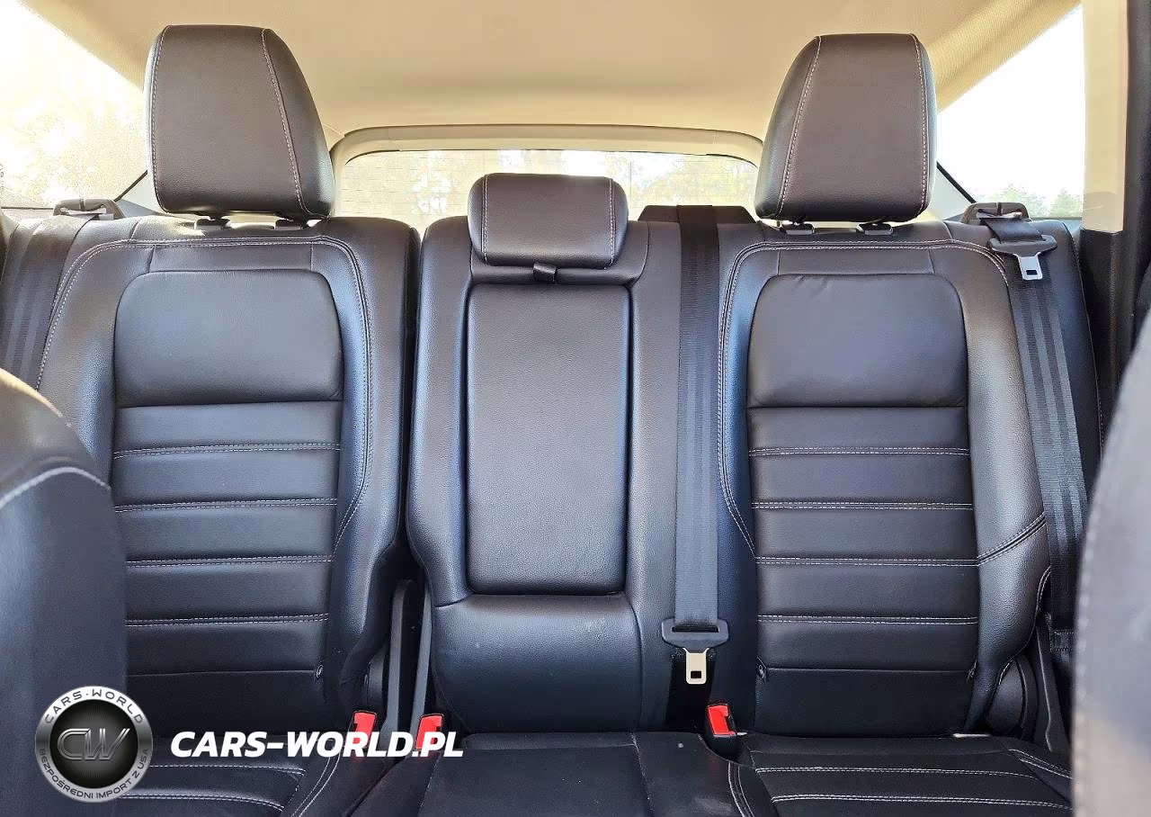 2019 Ford Escape Titanium VIN:1FMCU9J95KUA42416 - 10