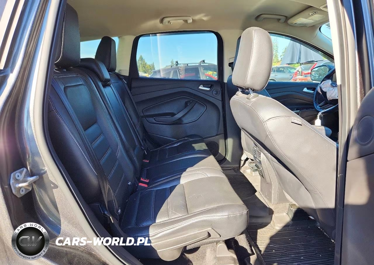2019 Ford Escape Titanium VIN:1FMCU9J95KUA42416 - 11